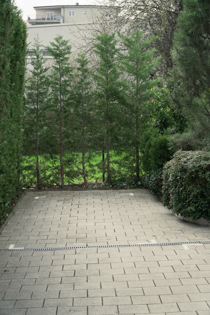 Besplatan parking ispred salona u Mlinovima 173, Šestine, Zagreb-sjever